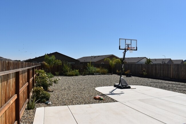 Building Photo - 4554 Iris Ct