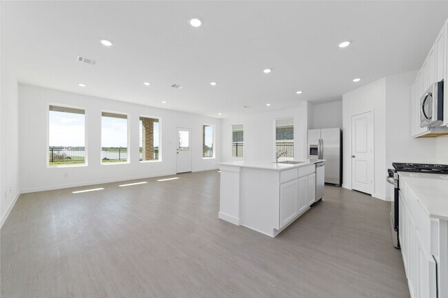 Building Photo - 3037 Avenida Sonoma Dr