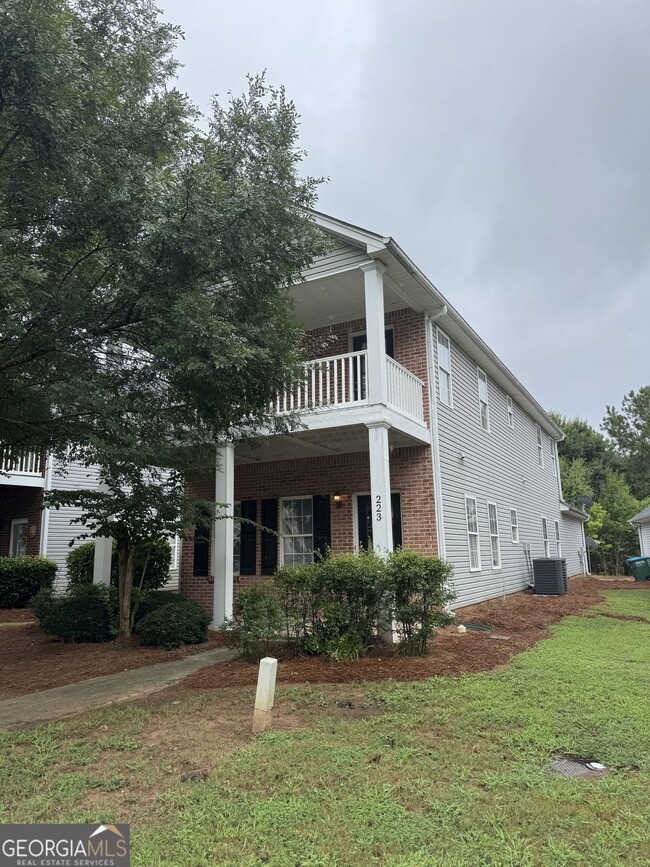 Building Photo - 223 Milford Dr
