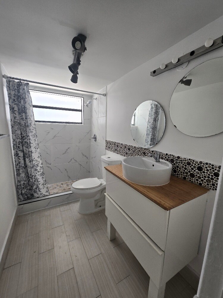 Building Photo - 609 Euclid Ave