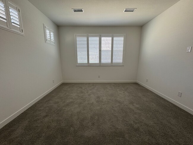 Building Photo - Laughlin Ranch 3 BR 2Ba Public Golf Community with Canyon & Mountain Views