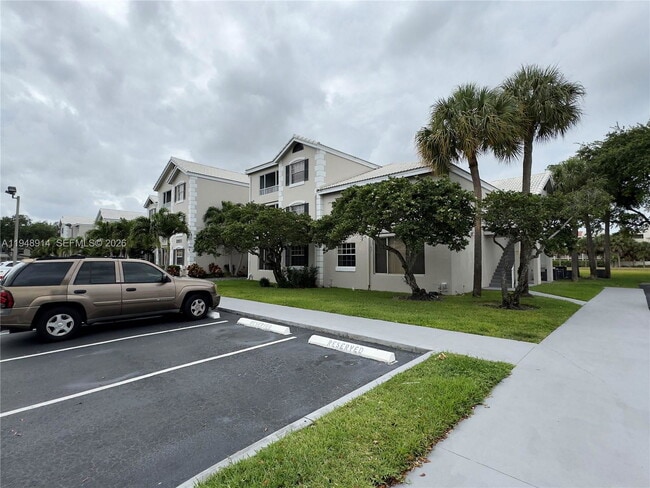 Building Photo - 2851 N Oakland Forest Dr