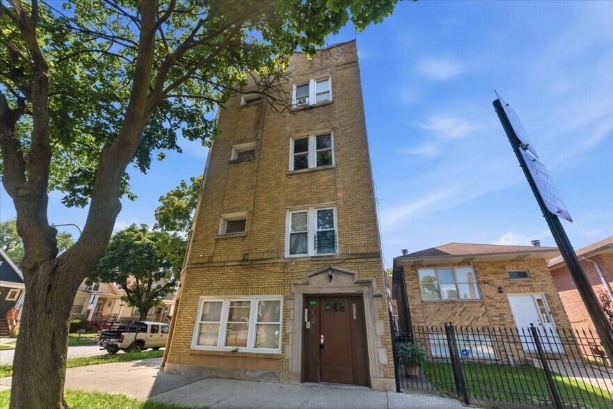 Building Photo - 2200 N Knox Ave