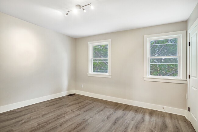 Building Photo - 1526 2nd St SW