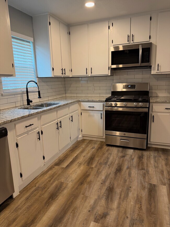 Building Photo - 12 Pershing Dr