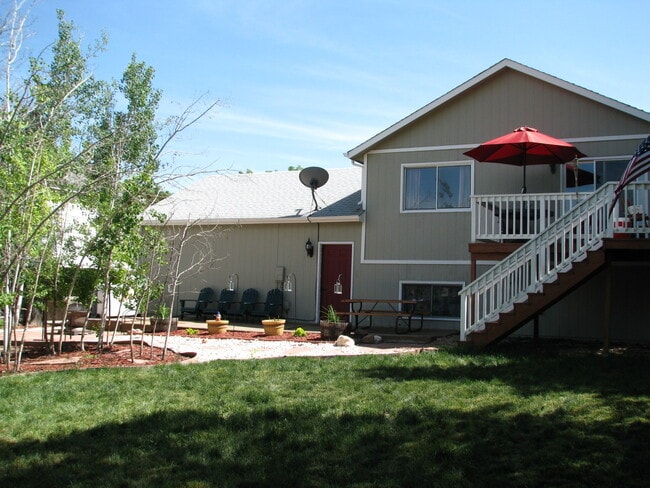 Building Photo - Stunning 3 Bedroom/ 3 Bath Home With Large Backyard!