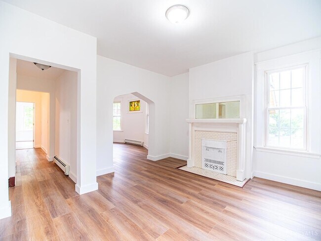 Building Photo - 2408 Highland Ave
