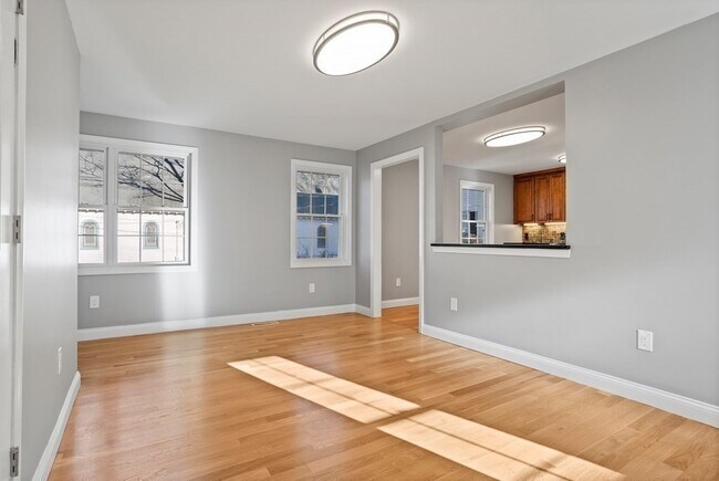 Building Photo - 144 Lincoln Rd