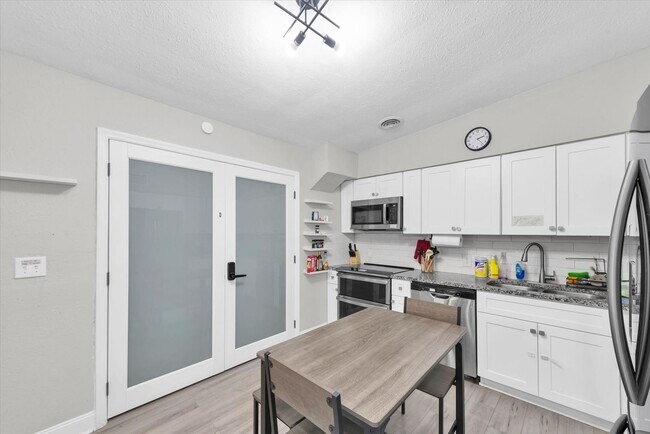 Building Photo - 1349 Woodbine St