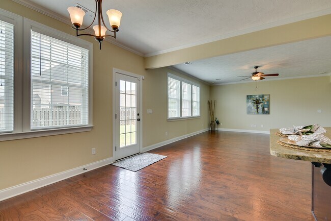 Building Photo - 5458 Everlook Cir