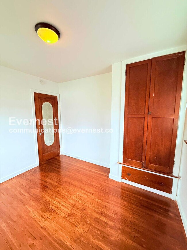 Building Photo - 3812 Drexel Dr