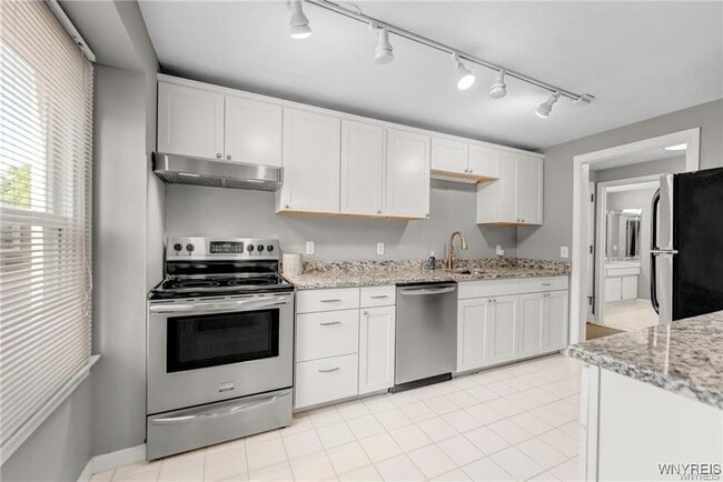 Building Photo - 32 Bernhardt Dr