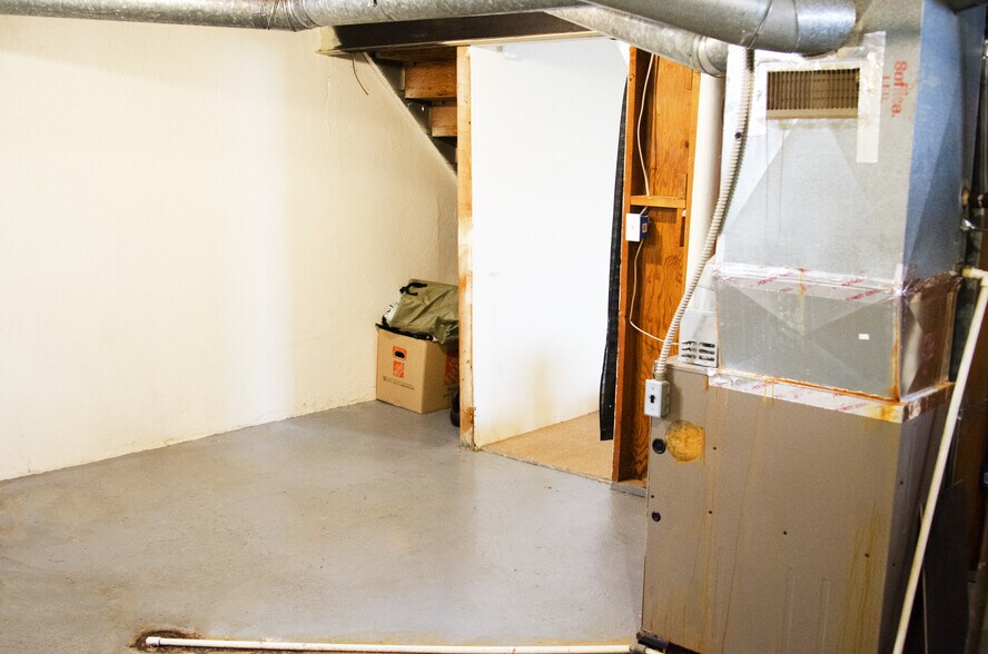 Utility Room - 3332 Coolidge Hwy