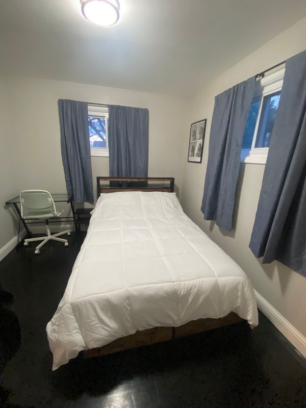 Building Photo - 905 N Moline St