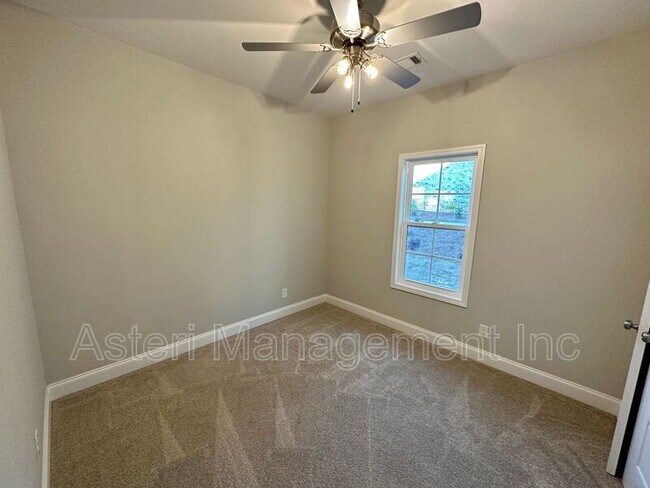 Building Photo - 107 Lasso Drive