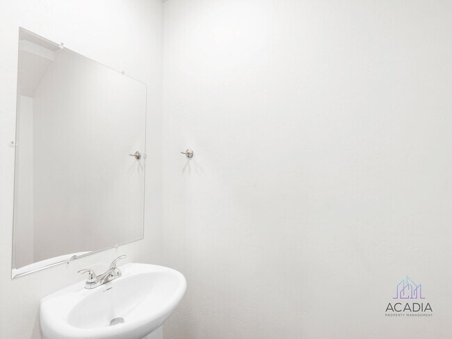 Building Photo - Spacious 3 Bed/2.5 Bath Townhome in Magna Community!