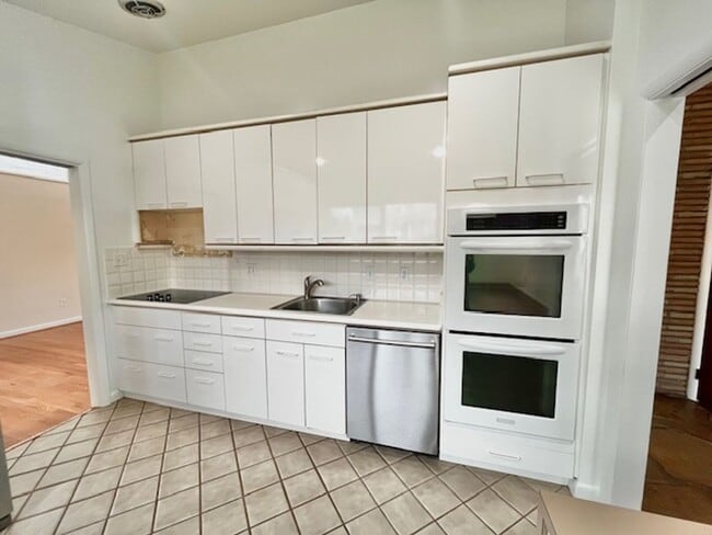 Building Photo - 8308 Whitman Dr