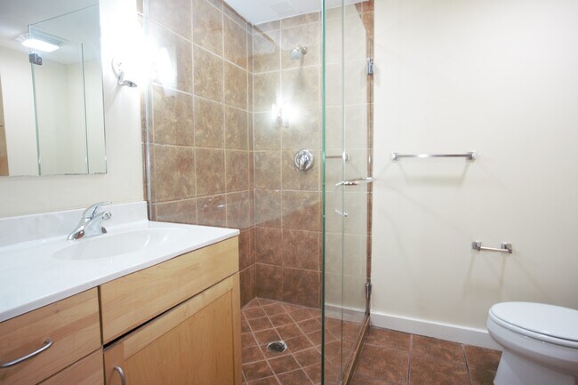 Building Photo - UT WEST CAMPUS - PRELEASE 8/15/2024 2 bed 2 bath