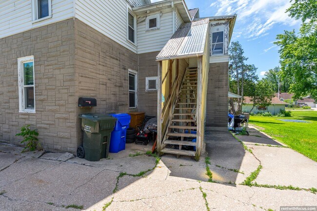 Building Photo - 1111 Oviatt St