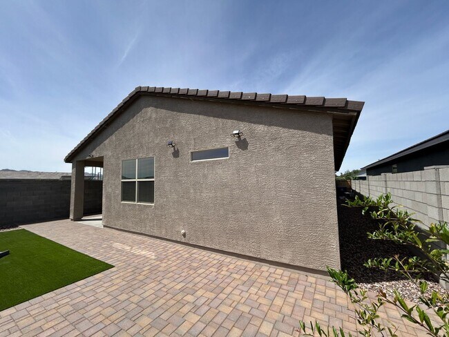 Building Photo - 17347 W Sanna St