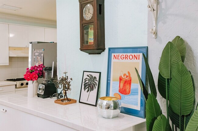 Building Photo - 519 28th St