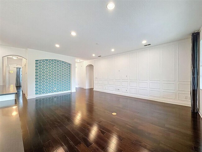 Building Photo - 10701 Laurel Vista Way