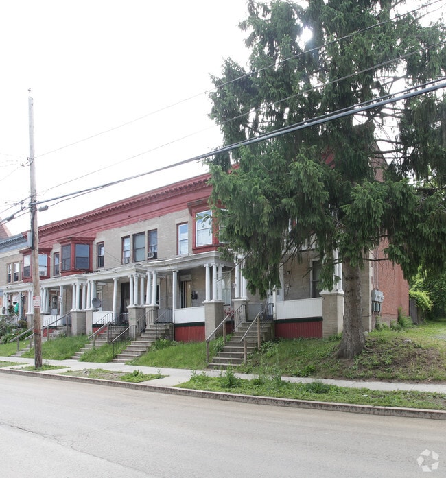 Primary Photo - 1636 Foster Ave