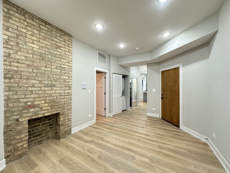 Building Photo - 439 W Belden