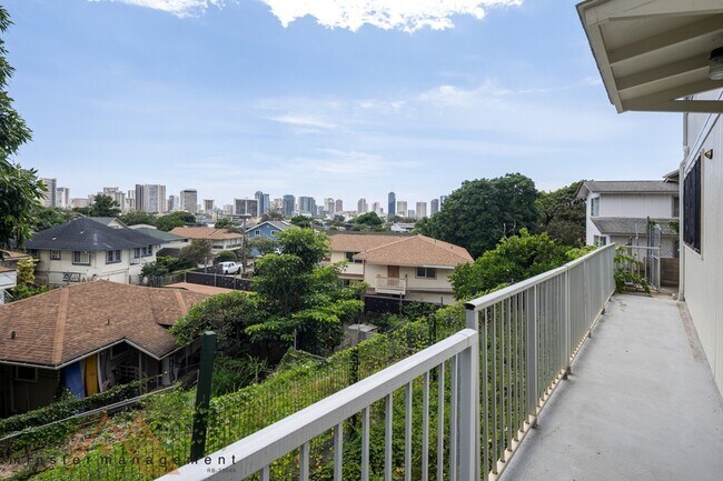 Building Photo - 2133 Metcalf St