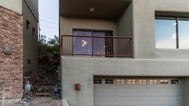 Building Photo - 44 W Foothill Dr