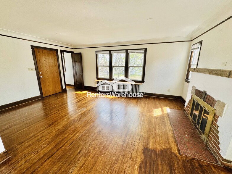 Building Photo - 2104 Lowry Ave N