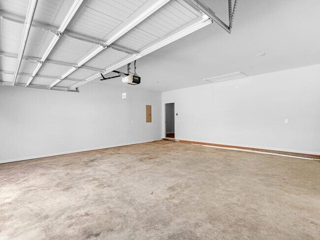 Building Photo - 223 Monarch Village Way