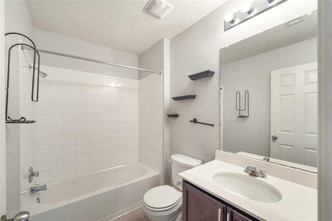 Building Photo - 314 Foxglove Dr