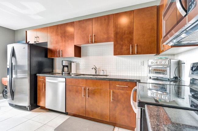 Building Photo - 300 S Australian Ave