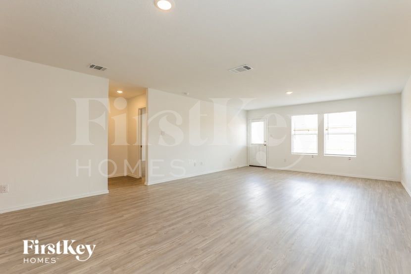 Building Photo - 10627 Erinita Way