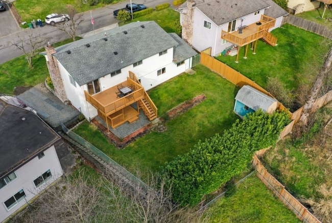 Building Photo - Beautifully Updated 4BR Split-Level Home i...