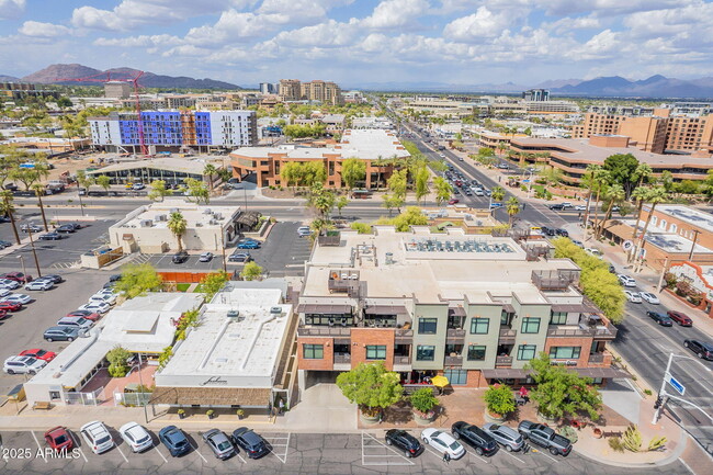 Building Photo - 4020 N Scottsdale Rd