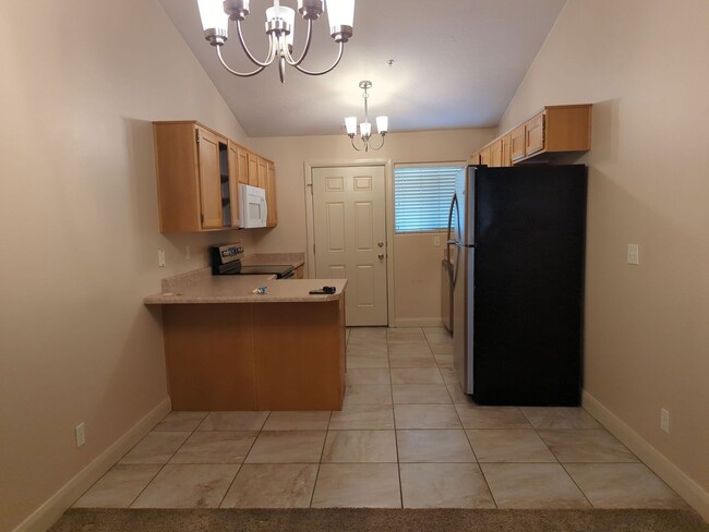 Building Photo - Pet Friendly 2 Bedroom 2 Bathroom Condo.