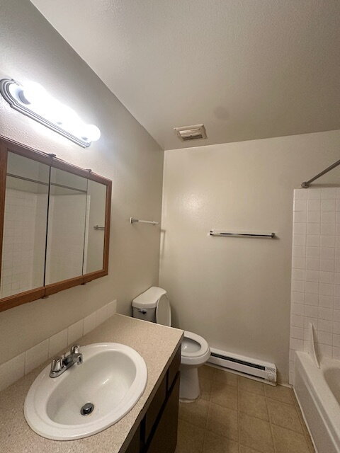 Building Photo - 2-Bedroom Apartment, Upstairs, Near Transp...