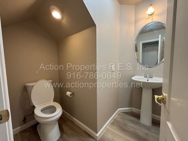 Building Photo - West Roseville Two Story, 4 Bedroom, 2.5 b...