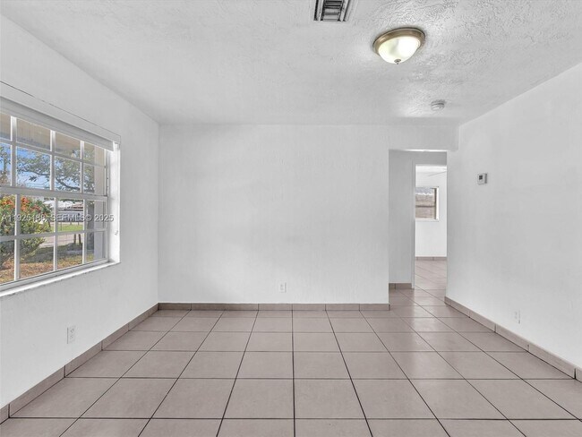 Building Photo - 1624 S 23rd Ave