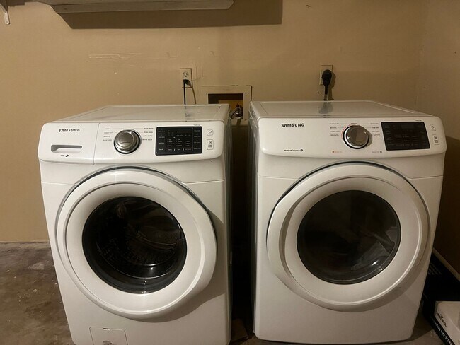 Building Photo - Recently Renovated 3/2 Home in South Austin with Bonus Room + Additional Storage