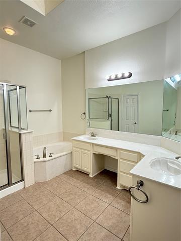 Building Photo - 10755 Providence Dr
