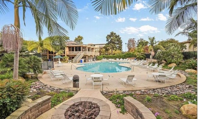 Building Photo - Spacious 2BR/1.5BA Townhome with A/C, Parking & Luxury Community Amenities