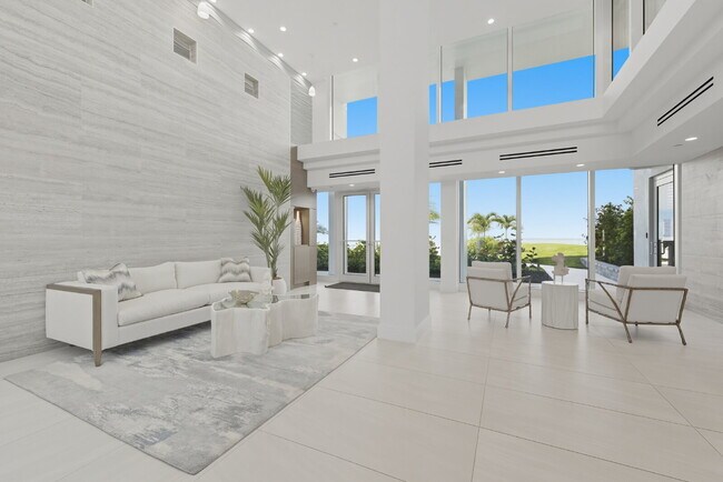Building Photo - Naples Continental - Condo on the beach!!
