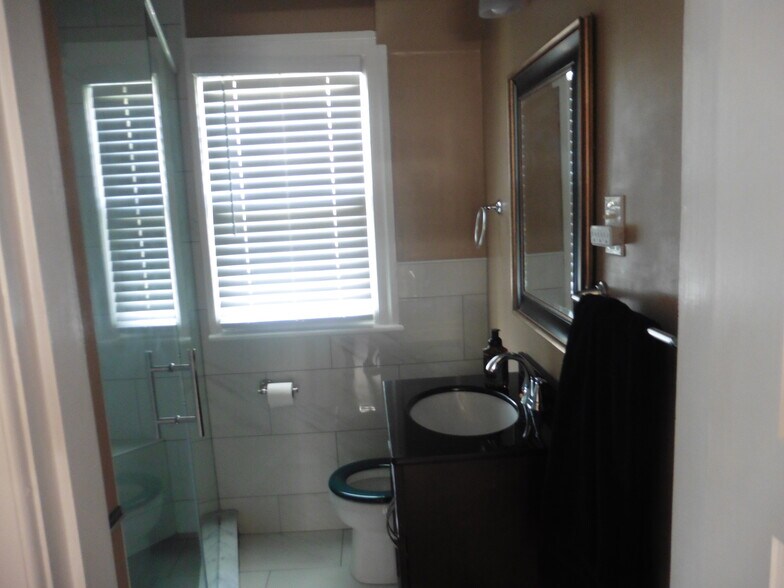 Upstairs Bathroom - 319 Crompton Rd
