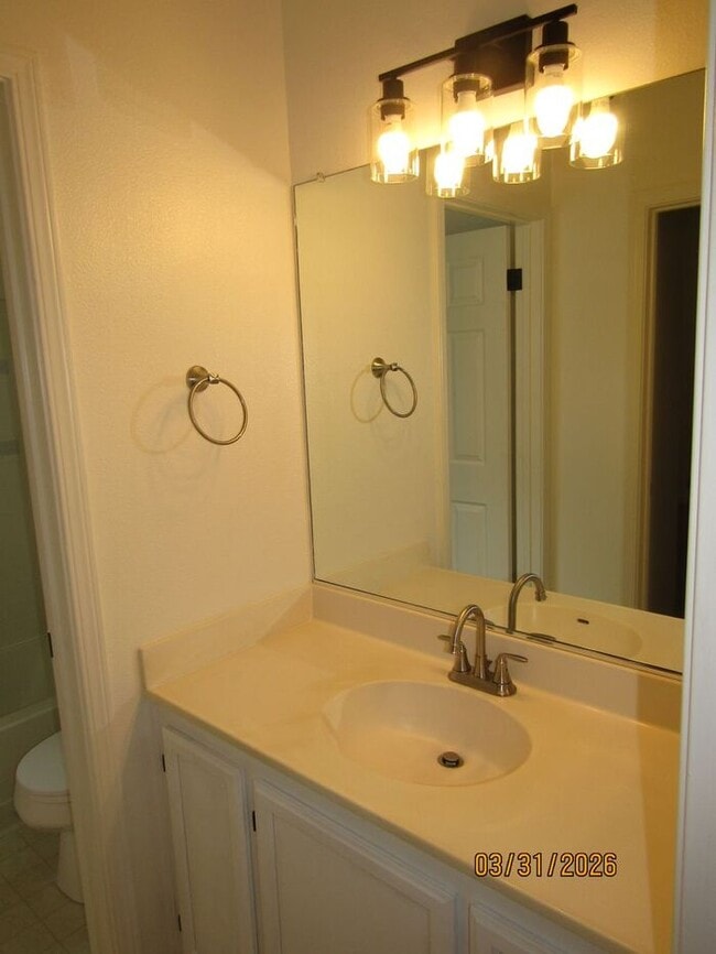 Building Photo - Beautifully updated single family house available NOW! $3,000 per month