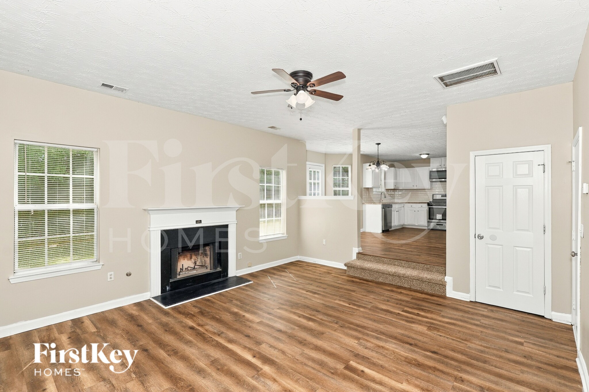 Building Photo - 2896 Two Lakes Cir