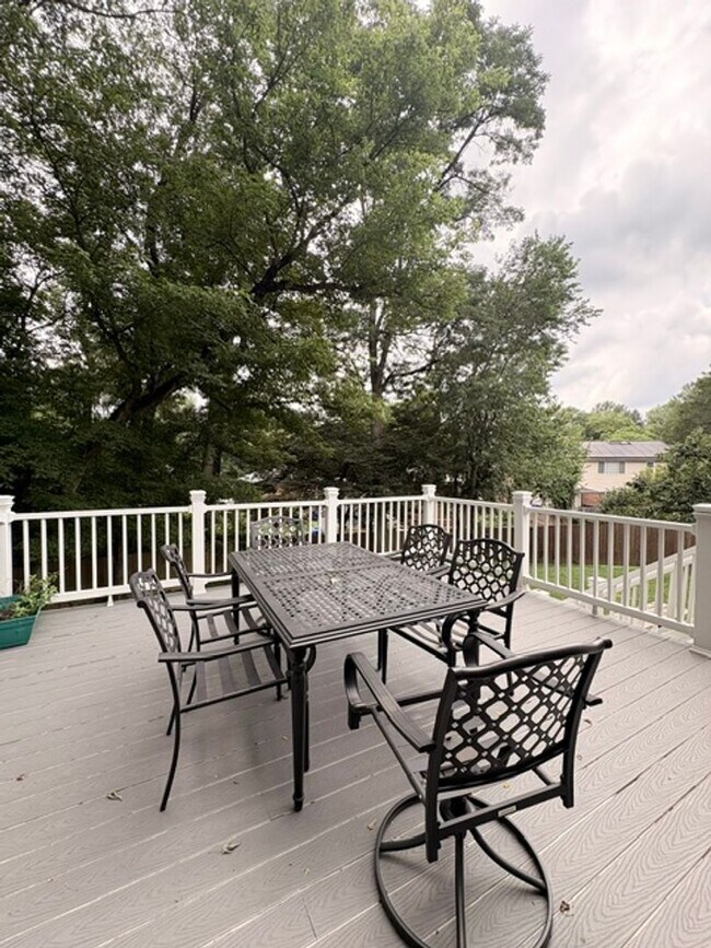 Building Photo - 9714 Admiralty Dr