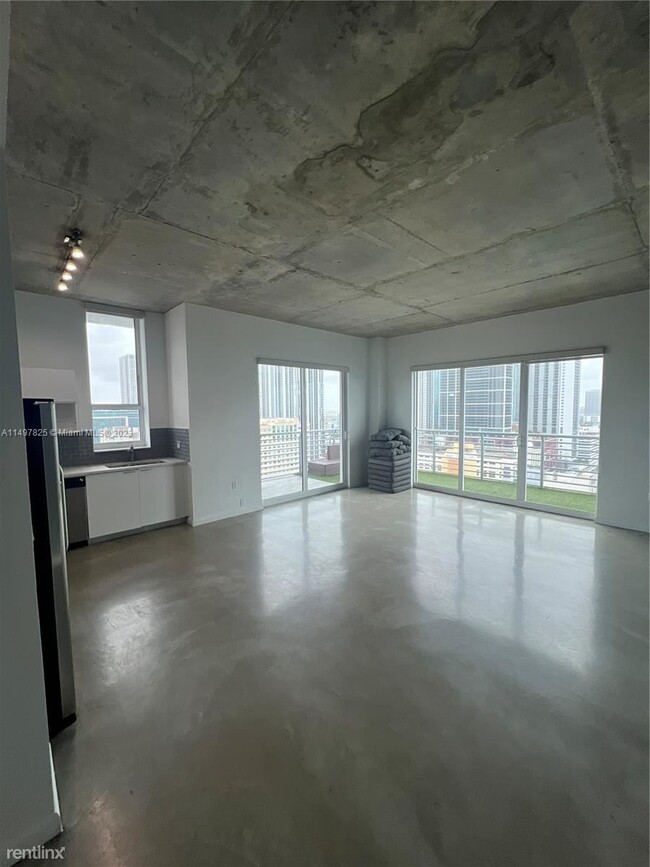 Building Photo - 2 br, 2 bath Condo - 234 NE 3rd St Ph LPH1